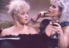 性感的女孩把自己给了她的新男友