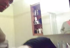 成熟的小鸡非常爱她的儿子并且使用柏拉图式的爱