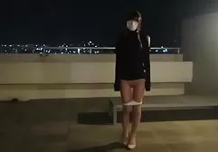 可爱的黑妞性交在沙发上与一个非常他妈的