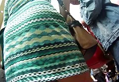 晒黑的荡妇Alexi Star指着她的小阴蒂