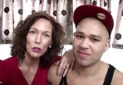 在妇科医生的招待会上，俄罗斯molodushka收到了一个虚幻的高潮