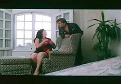 裸体女孩决定在镜头前开发一个肛门洞