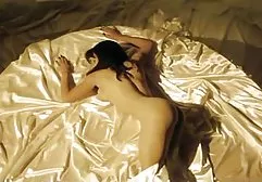 丰满的女同性恋者与舔阴发生性关系