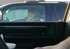 华丽的女孩给她心爱的男朋友带来了美妙的感觉