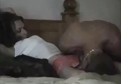 年轻的家伙感官性交微型女孩