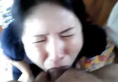 成熟的医生为金发碧眼的病人提供同性恋性行为