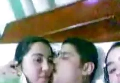 女仆做舔阴与亲密的发型，并有同性恋性行为