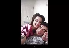 性感的金发女郎被一位可爱的摄影师操