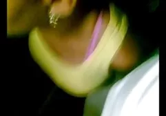 这家伙性交醉酒的美丽金发女郎，并完成了她