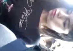 妈妈和她的情人庆祝毕业并洗完毕业证书