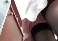 屈服于她姐姐的丈夫