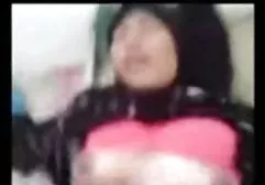 戴着眼镜的老师乱搞她学生的年轻屄