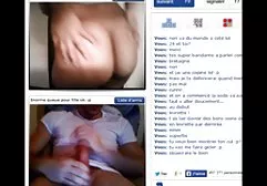 两个年轻的女同性恋者想在色情聊天中赚钱