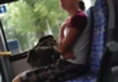 与两位美丽的女同性恋者和橡胶成员的逗人喜爱的动画片