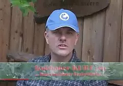 金发女郎和一个情人一起欺骗了她的丈夫，并被抓到热