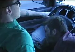 与年龄较大的男性发生团体性交是以债务计算的