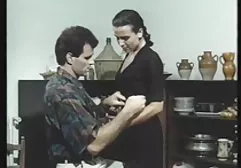 这家伙巧妙地诱惑和性交一个漂亮的女孩