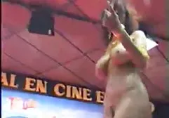 两个热辣的小鸡搞了他们最好的朋友