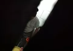 出租车司机把他迷人的乘客搞得一团糟