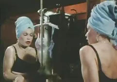 丰满的小鸡愉快地和她的前夫性交