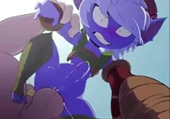 布鲁内特丽娜来到妇科医生那里，开始和他在两个洞里乱搞