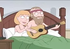 厚厚的公鸡在弹性屁股中僵硬地撞击长筒袜的金发女郎