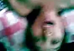 那个家伙在按摩期间打开了一个漂亮屁股的小女孩