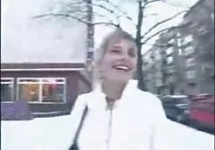 金发女郎正在拜访伍德曼