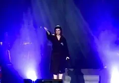 红发学生艾拉休斯糟透了汽车考试