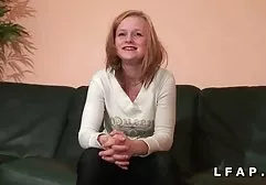 Swingers第一次家庭他妈的在沙发上