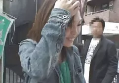 对于音乐，男孩在阴道湿漉漉的俄罗斯苗条女孩性交