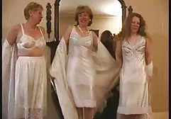 布鲁内特性交在铸造的紧屁股，并被迫吞下暨