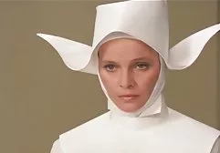 两个家伙决定买一个俱乐部，当被视为奖金时，女主人很性交