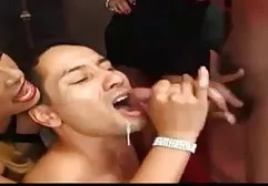 成熟的老年妇女与她的儿子交配