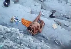 母亲没有让她毛茸茸的儿子工作，并与男孩离婚乱伦