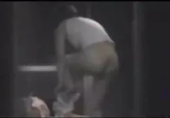 在阴道自慰之前显示特写毛茸茸的猫