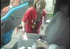 热恋中的年轻情侣有着极大的热情