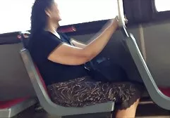 情妇惩罚了年轻的女仆，迫使舔阴部