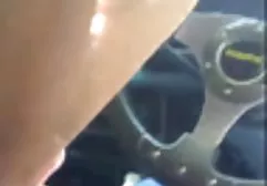 谦虚的女孩在眼镜自慰与动漫色情振动器