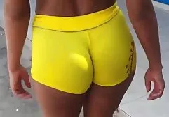 双重践踏让小鸡穿上性感内衣和丝袜伴侣