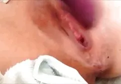 可爱丰满的红发女郎精美地操她的邻居