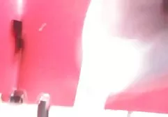 丰满的黑发疯狂地吸了鸡巴和操他