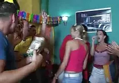 他并不害怕捡到一堆疾病，并且在没有棍子的情况下猥亵女性