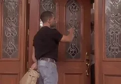 黑色丝袜的美丽用橡胶鸡巴满足她的洞