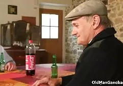 一个多汁的女孩性交几个抽了笨蛋