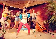 那个家伙操了坐在树枝上的美人鱼