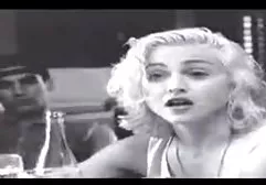 角质俄罗斯妈妈在她自己的儿子的阴茎得到肛门