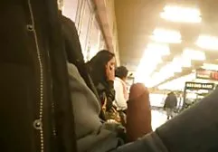 来自彼得的金发女郎立刻吸了两只公鸡并享受了热暨