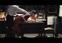 女同性恋者在床上得了角质，互相舔了一下阴道洞